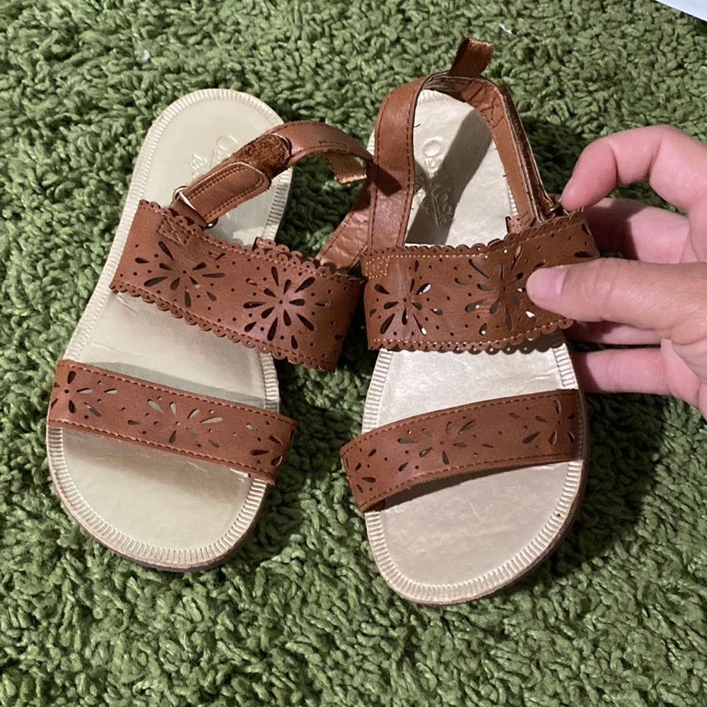Girls Oshkosh sandals